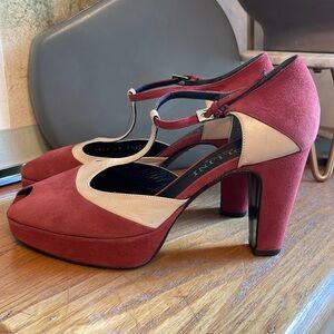 🥠 NWOT Pollini red and cream, t-strap, peep toe, suede and leather vintage look